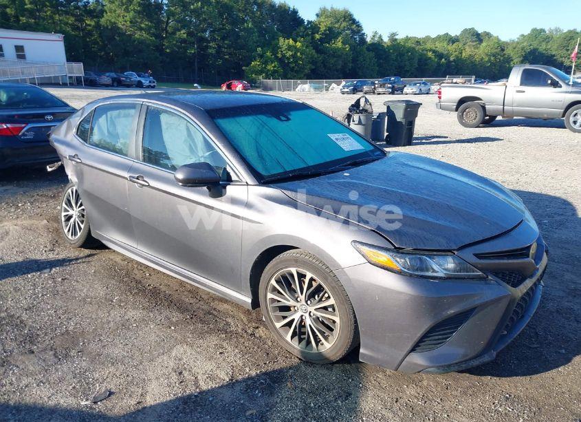 2019 Toyota Camry SE (VIN 4T1B11HK9KU740204) main photo