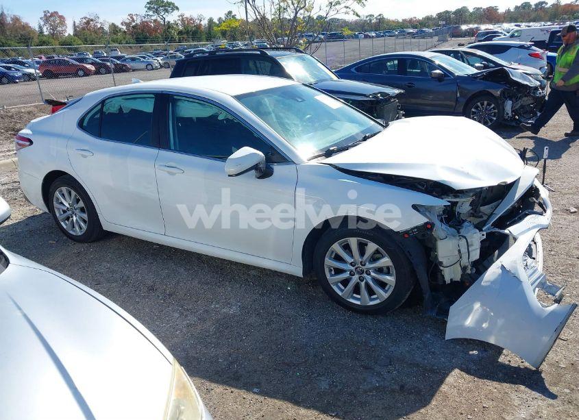 Photo 13 of 2019 Toyota Camry LE (VIN 4T1B11HK9KU758766)