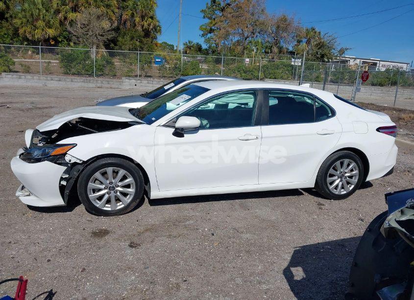 Photo 14 of 2019 Toyota Camry LE (VIN 4T1B11HK9KU758766)