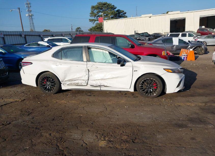 Photo 12 of 2019 Toyota Camry SE (VIN 4T1B11HK9KU766690)