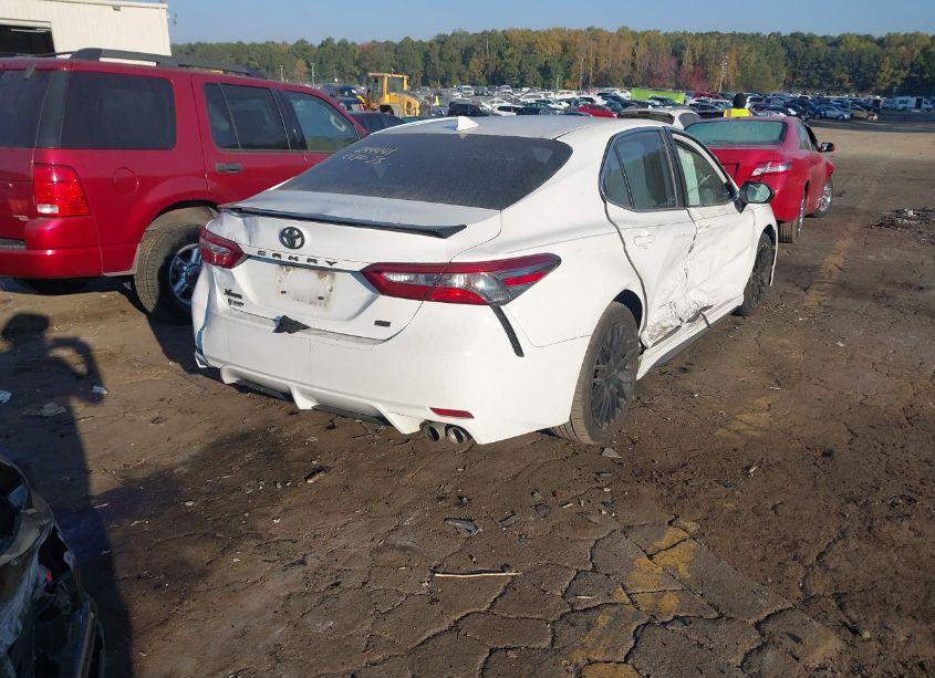 Photo 4 of 2019 Toyota Camry SE (VIN 4T1B11HK9KU766690)