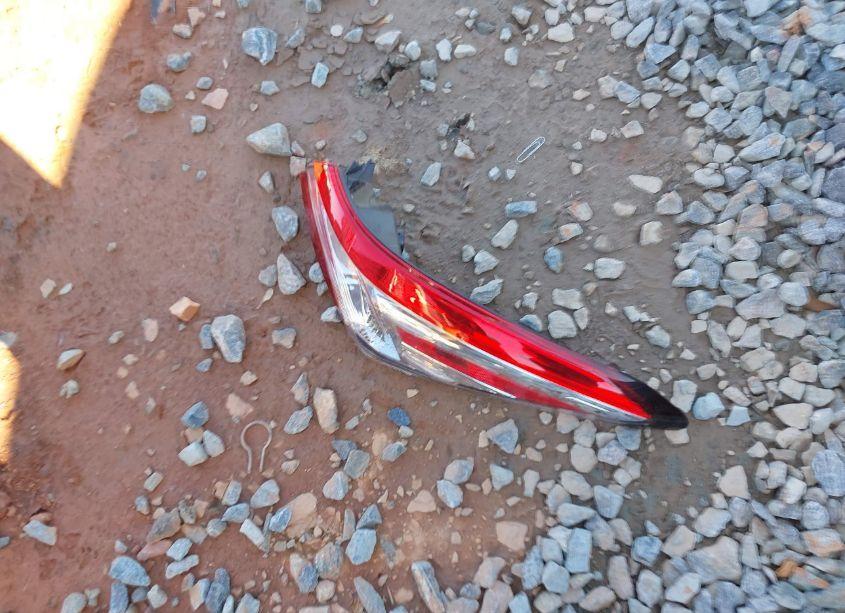 Photo 12 of 2019 Toyota Camry LE (VIN 4T1B11HK9KU775888)