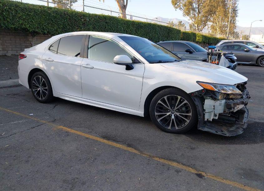 2019 Toyota Camry SE (VIN 4T1B11HK9KU800367) main photo