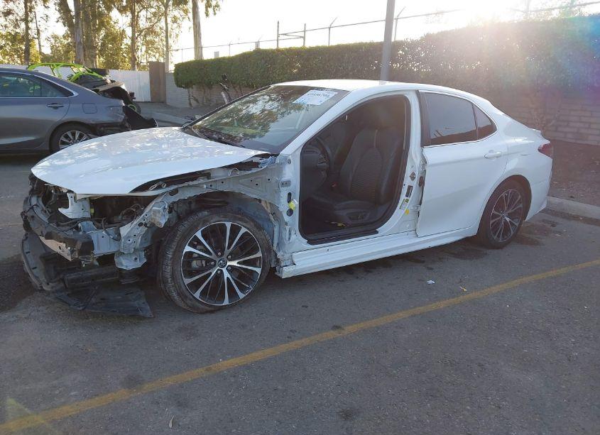 Photo 2 of 2019 Toyota Camry SE (VIN 4T1B11HK9KU800367)