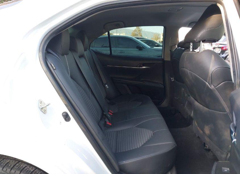 Photo 8 of 2019 Toyota Camry SE (VIN 4T1B11HK9KU800367)