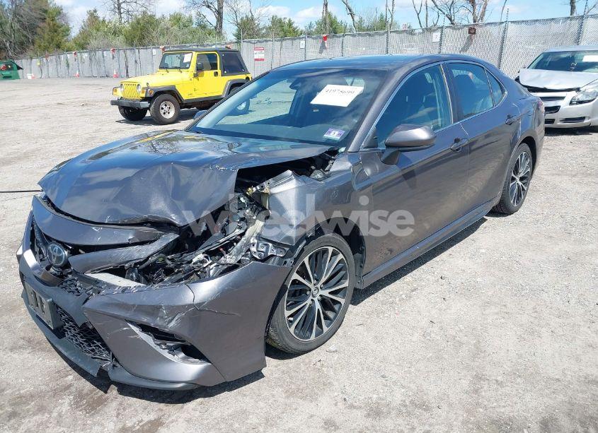 Photo 2 of 2019 Toyota Camry SE (VIN 4T1B11HK9KU800580)