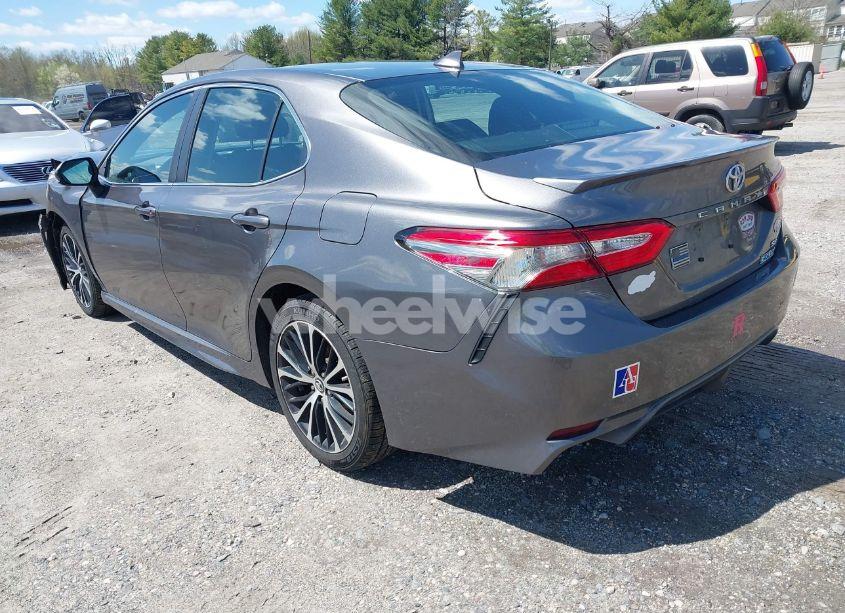 Photo 3 of 2019 Toyota Camry SE (VIN 4T1B11HK9KU800580)