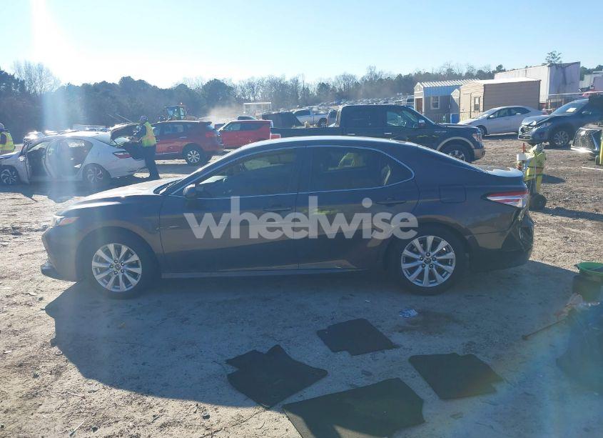 Photo 14 of 2019 Toyota Camry LE (VIN 4T1B11HK9KU809909)