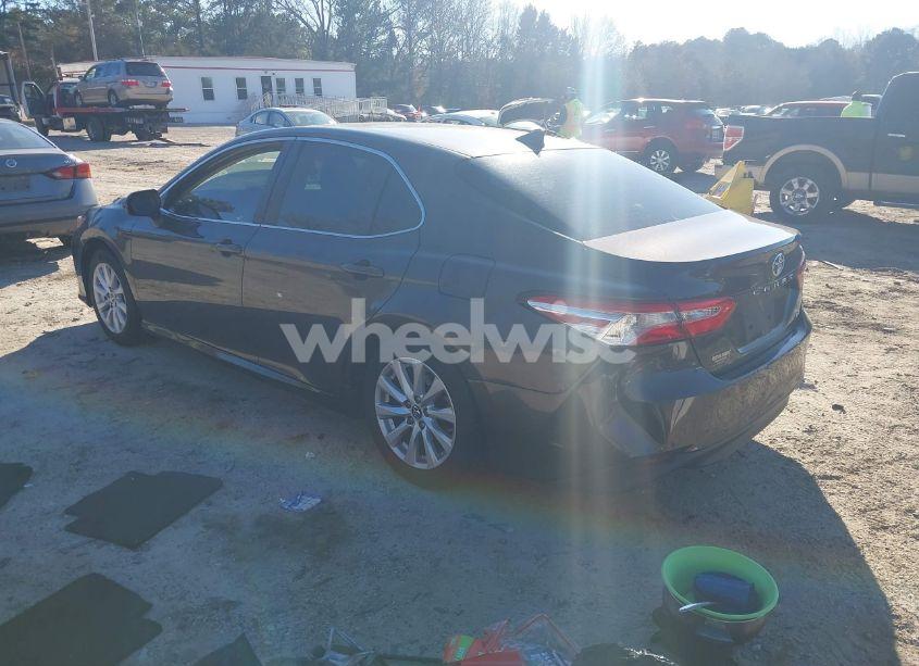 Photo 3 of 2019 Toyota Camry LE (VIN 4T1B11HK9KU809909)