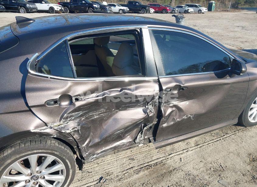 Photo 6 of 2019 Toyota Camry LE (VIN 4T1B11HK9KU809909)