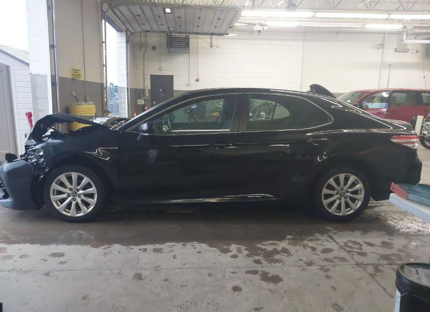 Photo 15 of 2019 Toyota Camry LE (VIN 4T1B11HK9KU815242)