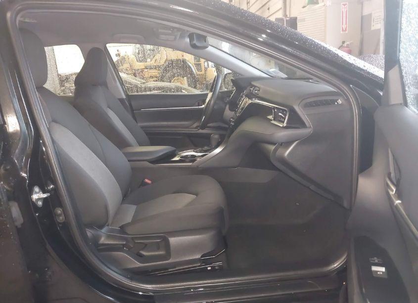 Photo 5 of 2019 Toyota Camry LE (VIN 4T1B11HK9KU815242)