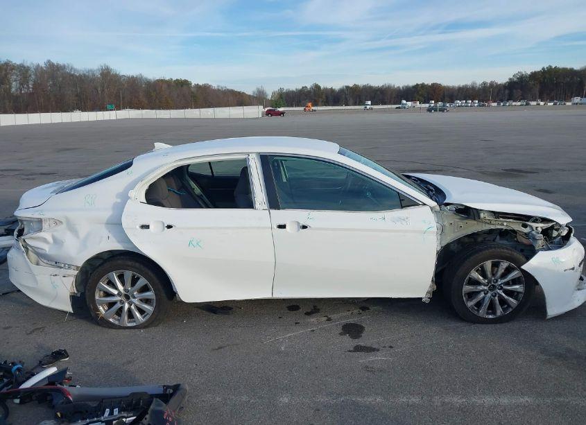 Photo 14 of 2019 Toyota Camry LE (VIN 4T1B11HK9KU826984)