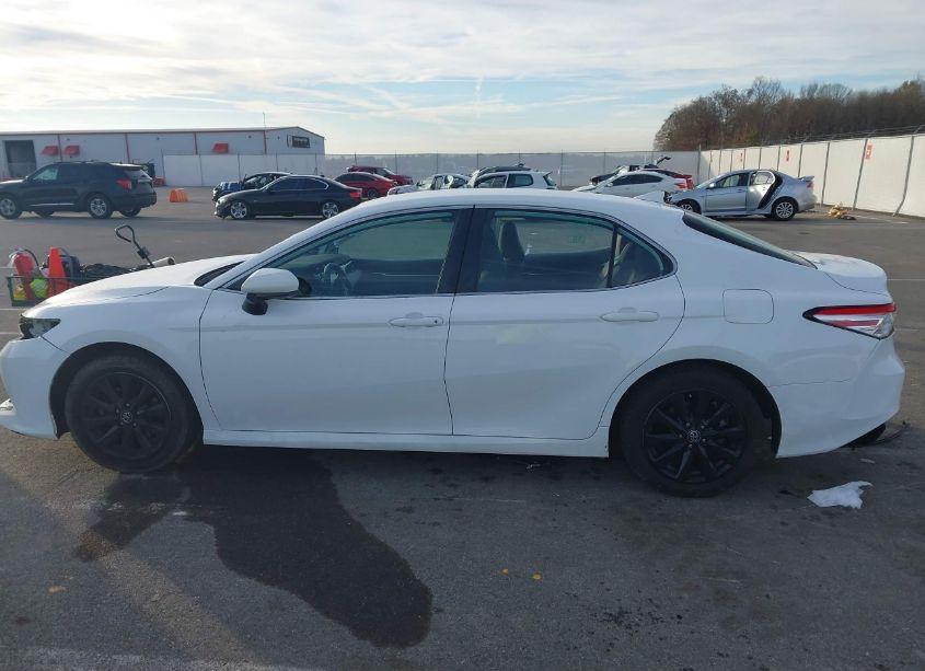 Photo 15 of 2019 Toyota Camry LE (VIN 4T1B11HK9KU826984)