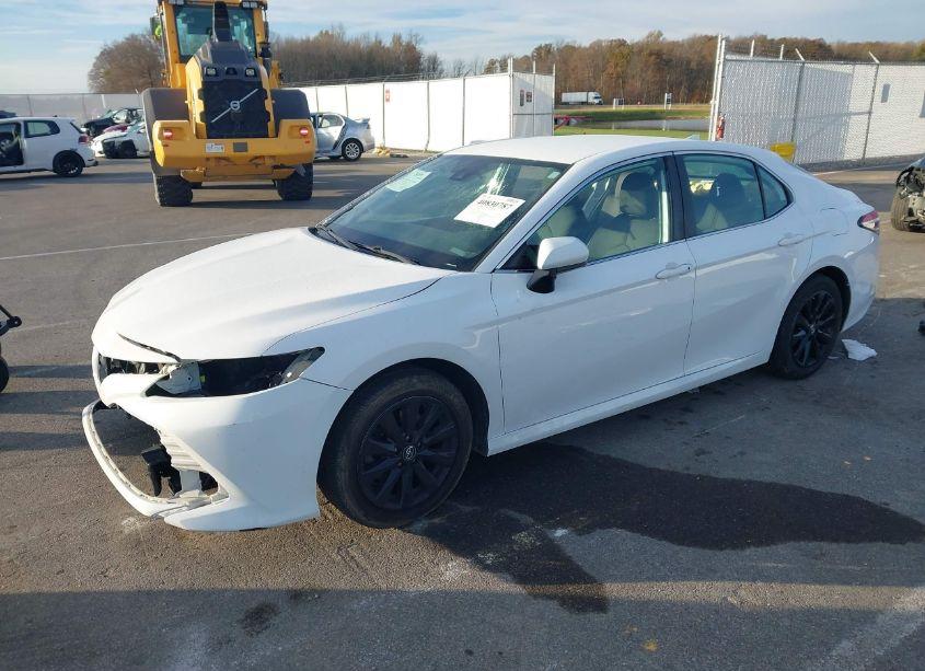 Photo 2 of 2019 Toyota Camry LE (VIN 4T1B11HK9KU826984)