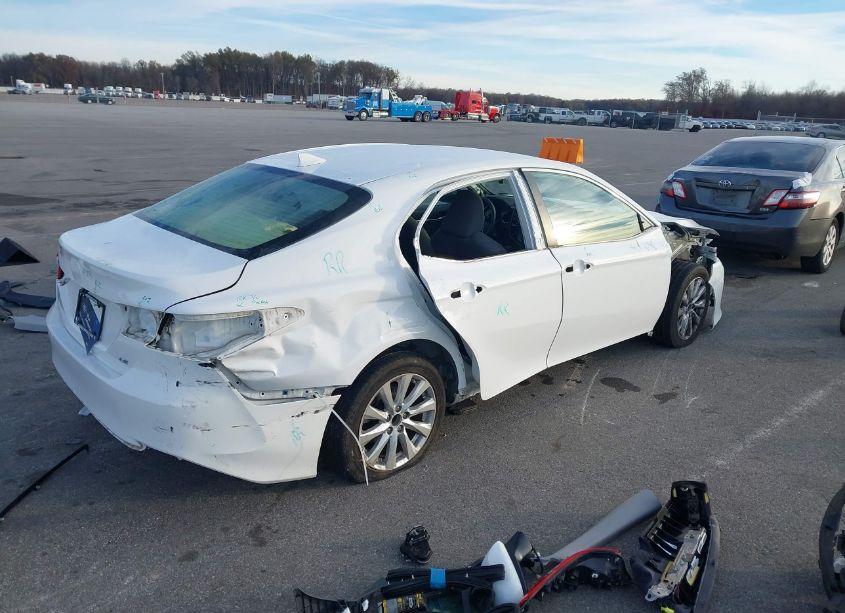 Photo 4 of 2019 Toyota Camry LE (VIN 4T1B11HK9KU826984)