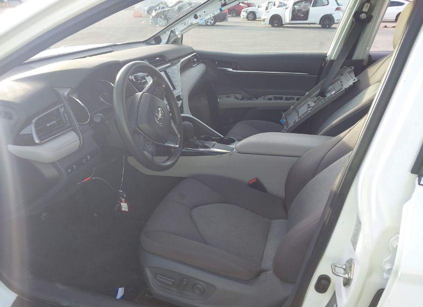 Photo 8 of 2019 Toyota Camry LE (VIN 4T1B11HK9KU826984)