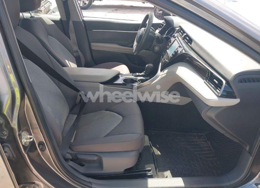 Photo 5 of 2019 Toyota Camry LE (VIN 4T1B11HK9KU847009)