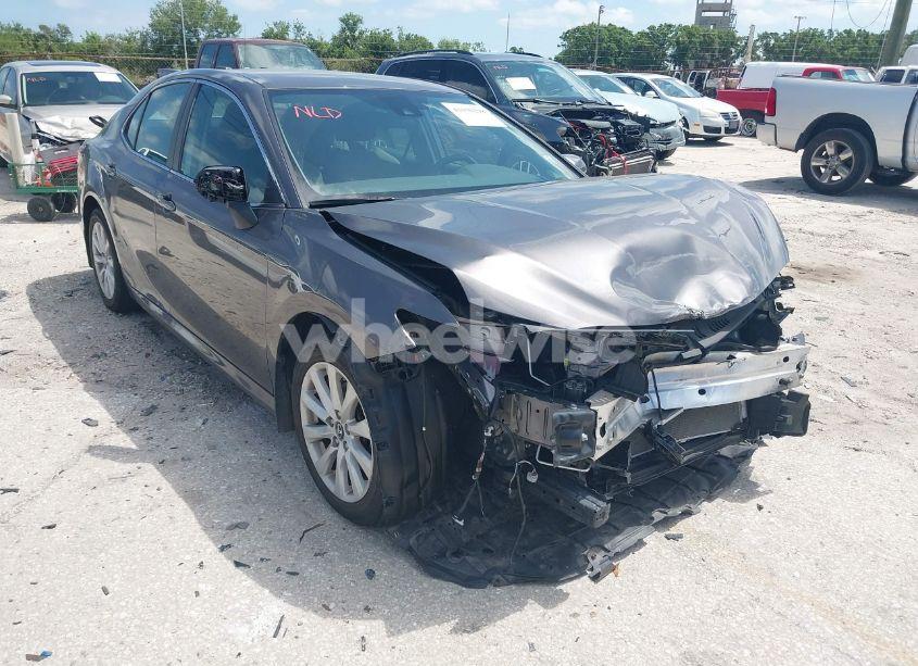 Photo 6 of 2019 Toyota Camry LE (VIN 4T1B11HK9KU847009)