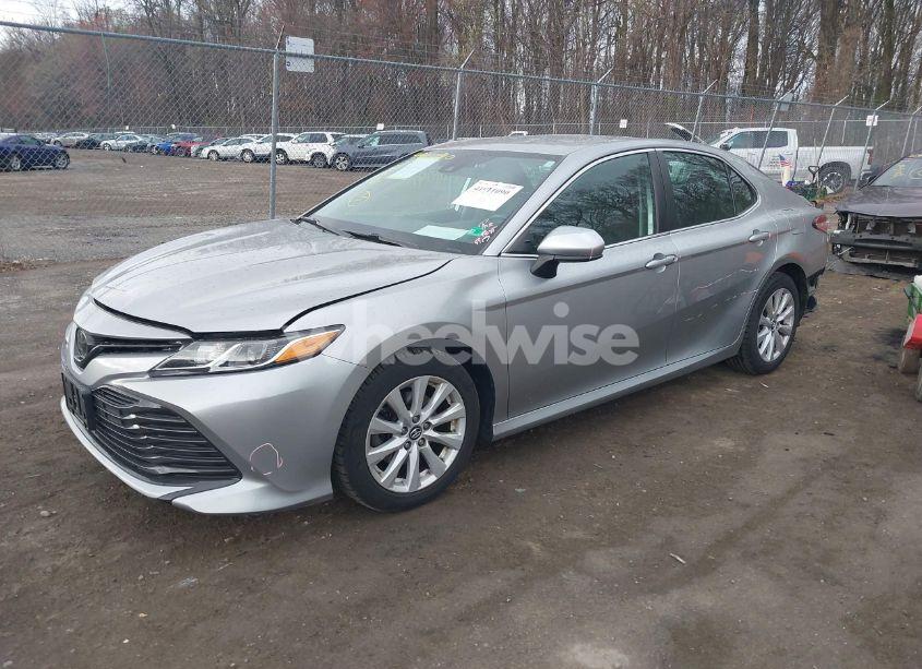 Photo 2 of 2019 Toyota Camry LE (VIN 4T1B11HK9KU851075)