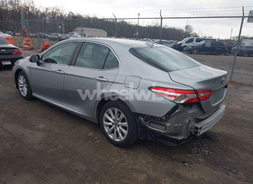 Photo 3 of 2019 Toyota Camry LE (VIN 4T1B11HK9KU851075)