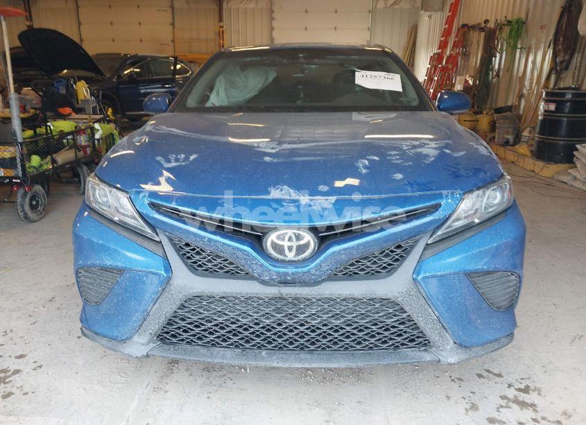 Photo 12 of 2018 Toyota Camry SE (VIN 4T1B11HKXJU008971)