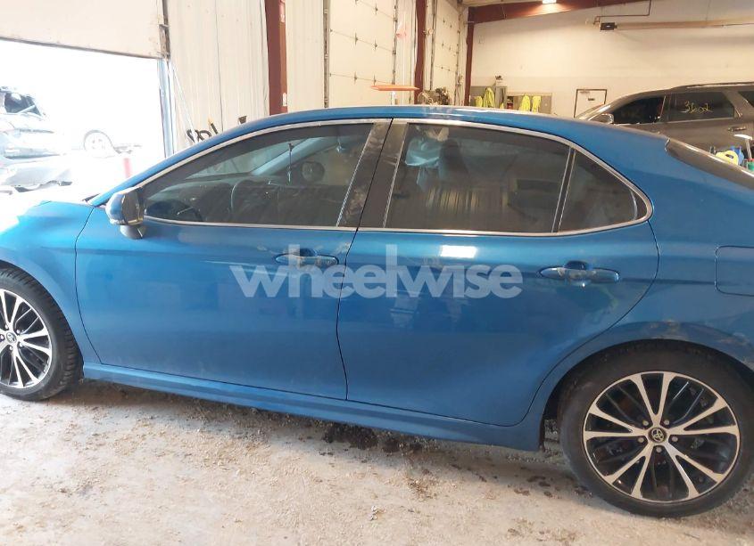 Photo 14 of 2018 Toyota Camry SE (VIN 4T1B11HKXJU008971)