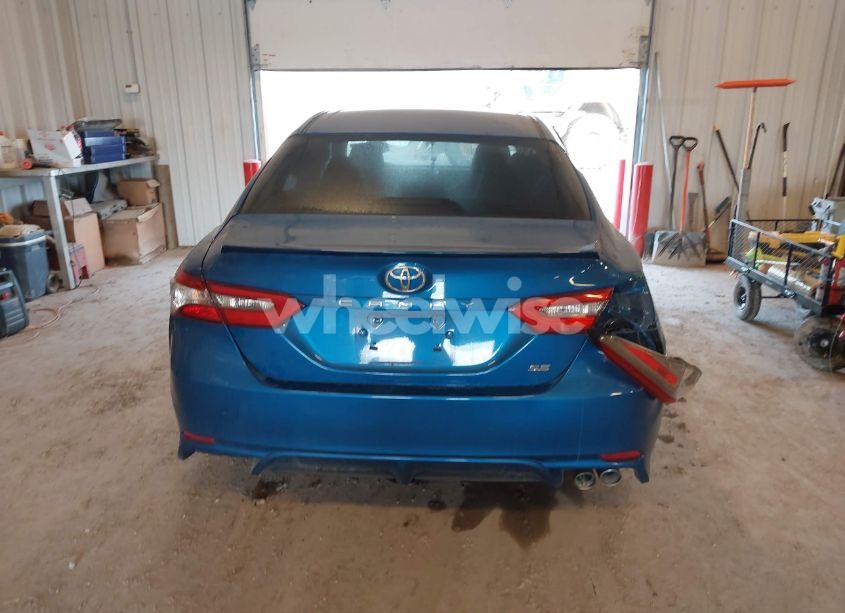 Photo 16 of 2018 Toyota Camry SE (VIN 4T1B11HKXJU008971)