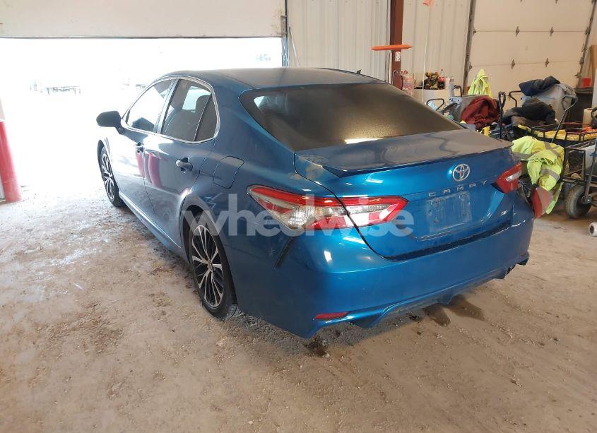 Photo 3 of 2018 Toyota Camry SE (VIN 4T1B11HKXJU008971)