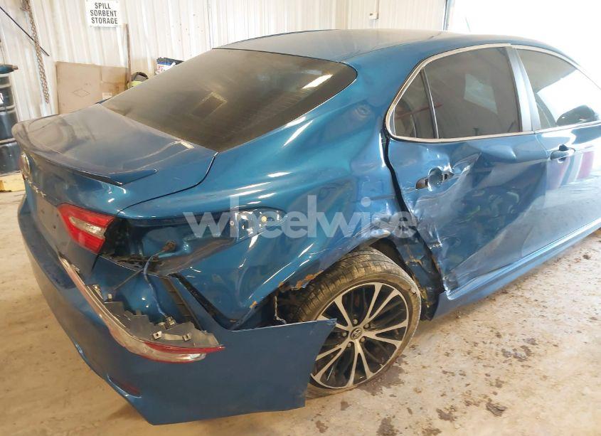 Photo 6 of 2018 Toyota Camry SE (VIN 4T1B11HKXJU008971)