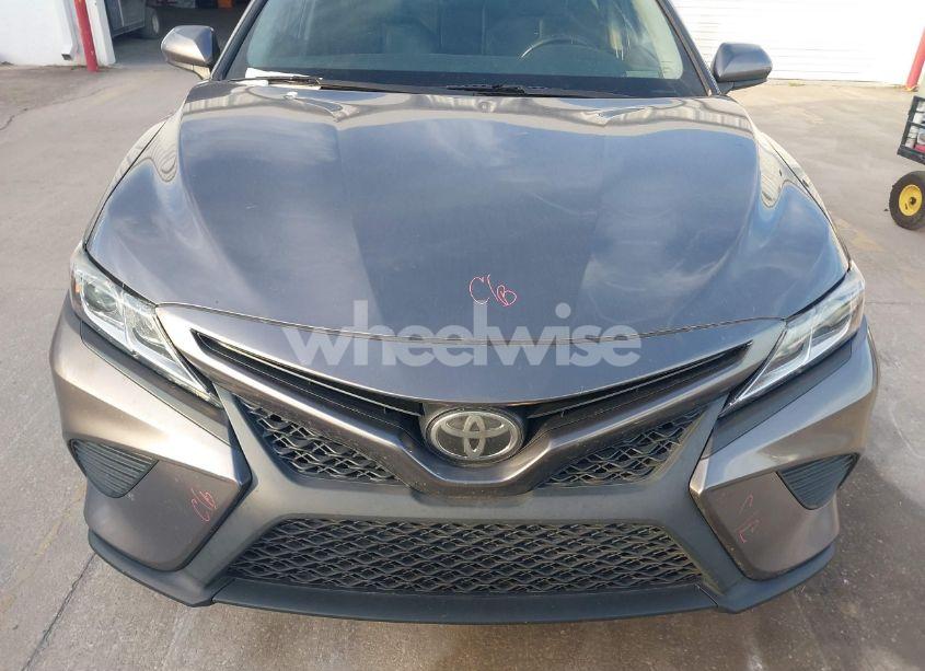 Photo 12 of 2018 Toyota Camry SE (VIN 4T1B11HKXJU009084)