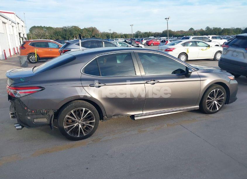 Photo 13 of 2018 Toyota Camry SE (VIN 4T1B11HKXJU009084)