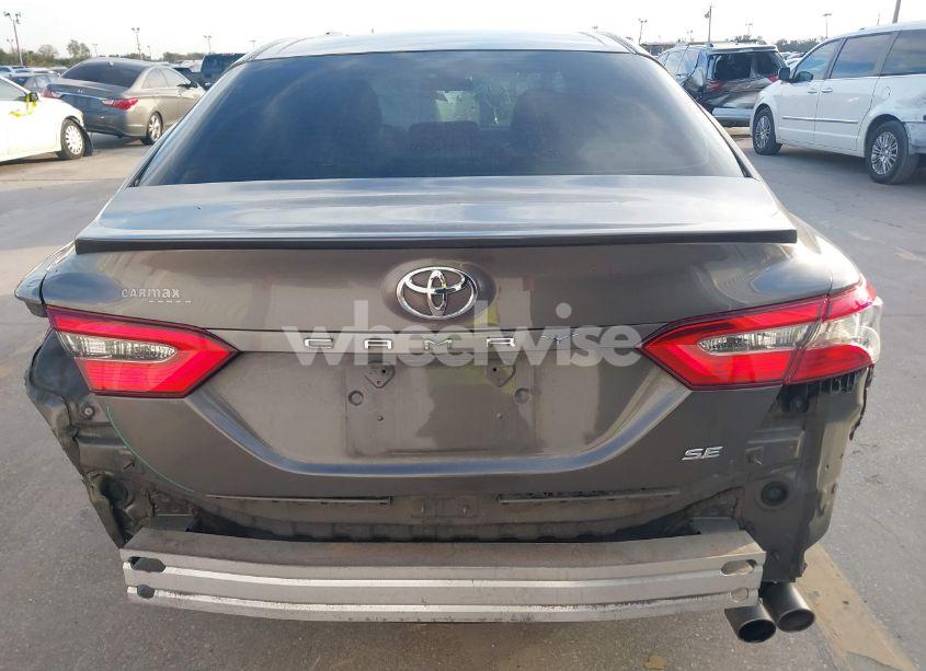 Photo 16 of 2018 Toyota Camry SE (VIN 4T1B11HKXJU009084)
