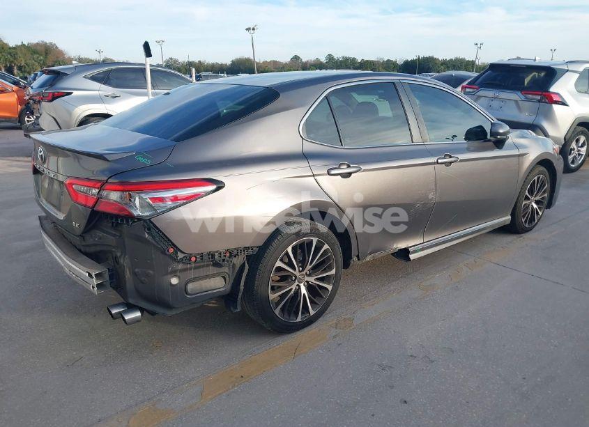 Photo 4 of 2018 Toyota Camry SE (VIN 4T1B11HKXJU009084)
