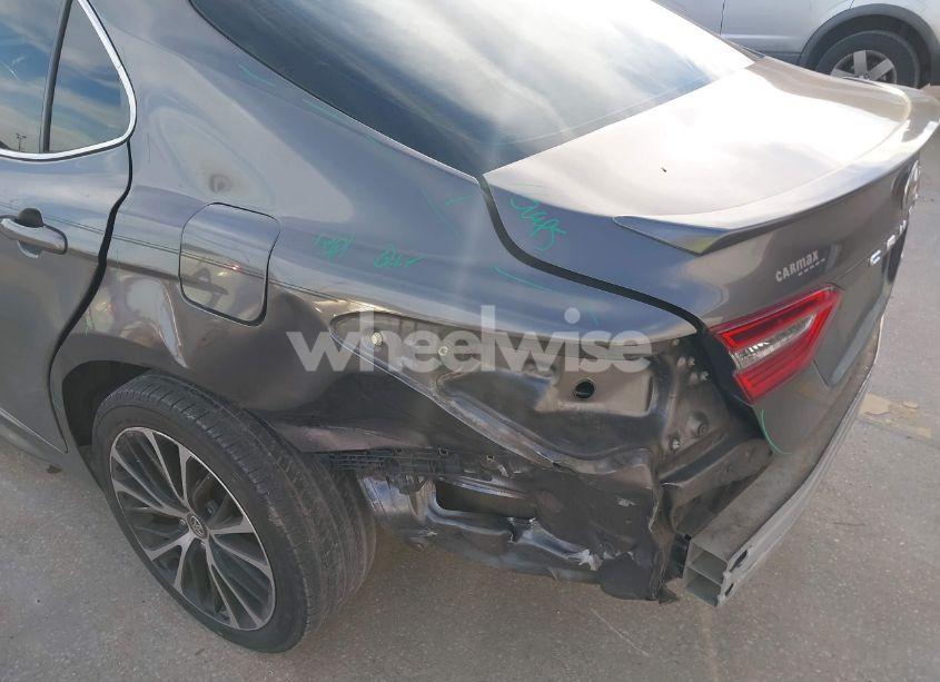 Photo 6 of 2018 Toyota Camry SE (VIN 4T1B11HKXJU009084)