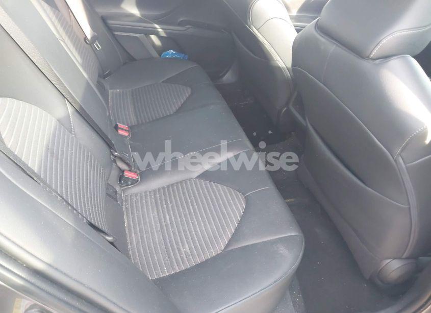 Photo 8 of 2018 Toyota Camry SE (VIN 4T1B11HKXJU009084)