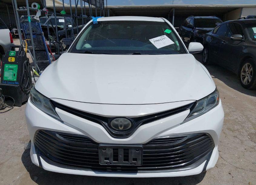 Photo 11 of 2018 Toyota Camry LE (VIN 4T1B11HKXJU023535)