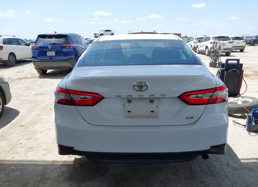 Photo 15 of 2018 Toyota Camry LE (VIN 4T1B11HKXJU023535)