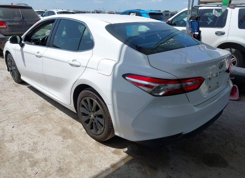 Photo 3 of 2018 Toyota Camry LE (VIN 4T1B11HKXJU023535)