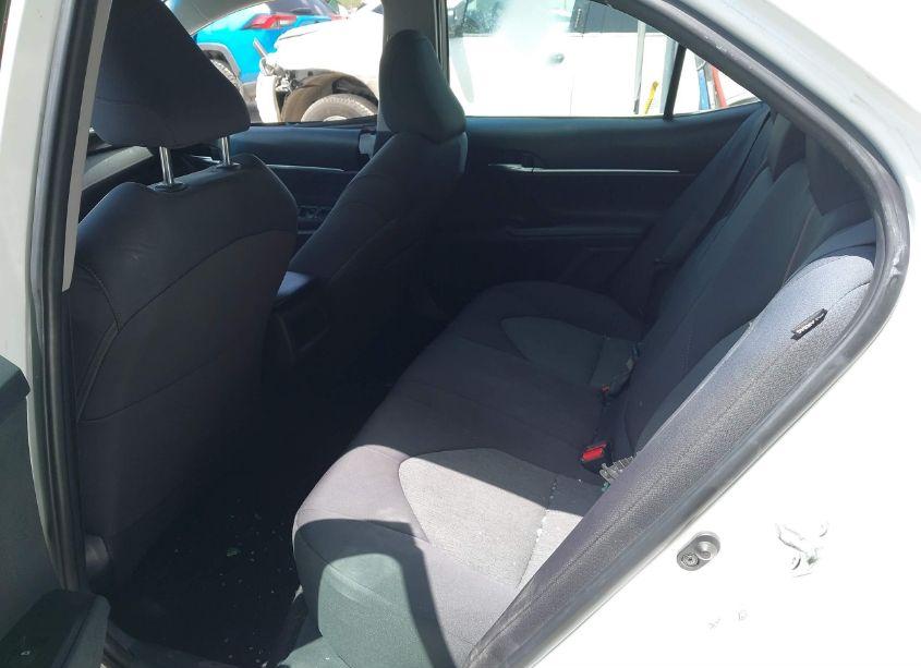 Photo 8 of 2018 Toyota Camry LE (VIN 4T1B11HKXJU023535)