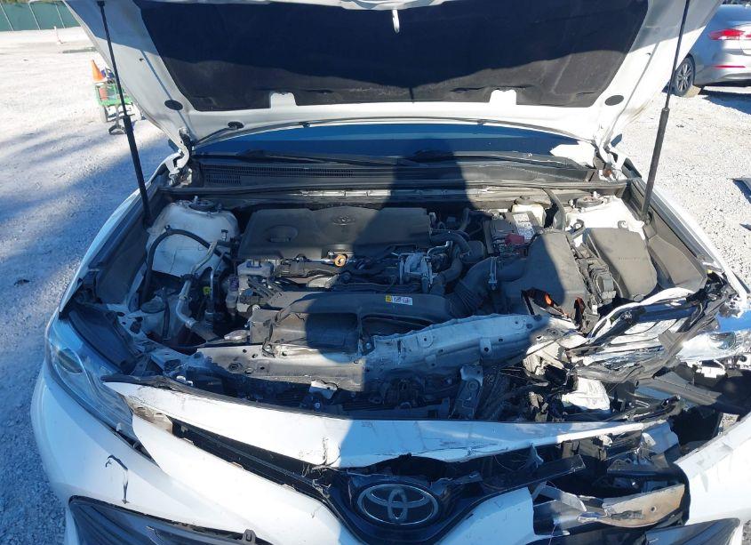 Photo 10 of 2018 Toyota Camry XLE (VIN 4T1B11HKXJU028850)