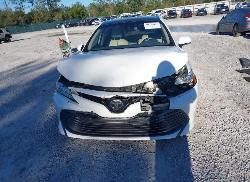 Photo 12 of 2018 Toyota Camry XLE (VIN 4T1B11HKXJU028850)