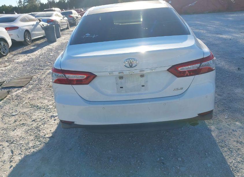 Photo 16 of 2018 Toyota Camry XLE (VIN 4T1B11HKXJU028850)