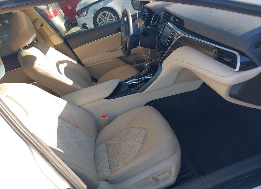 Photo 5 of 2018 Toyota Camry XLE (VIN 4T1B11HKXJU028850)