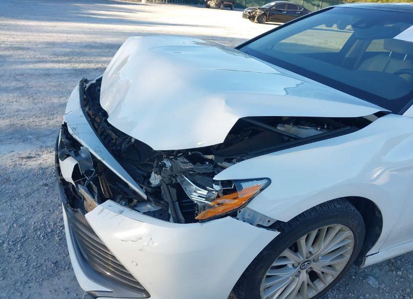 Photo 6 of 2018 Toyota Camry XLE (VIN 4T1B11HKXJU028850)