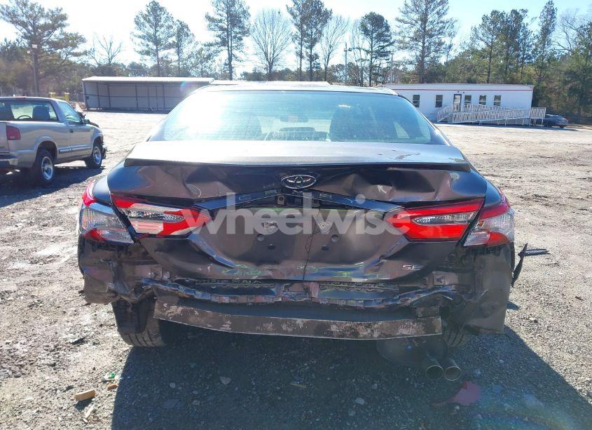 Photo 17 of 2018 Toyota Camry SE (VIN 4T1B11HKXJU041999)