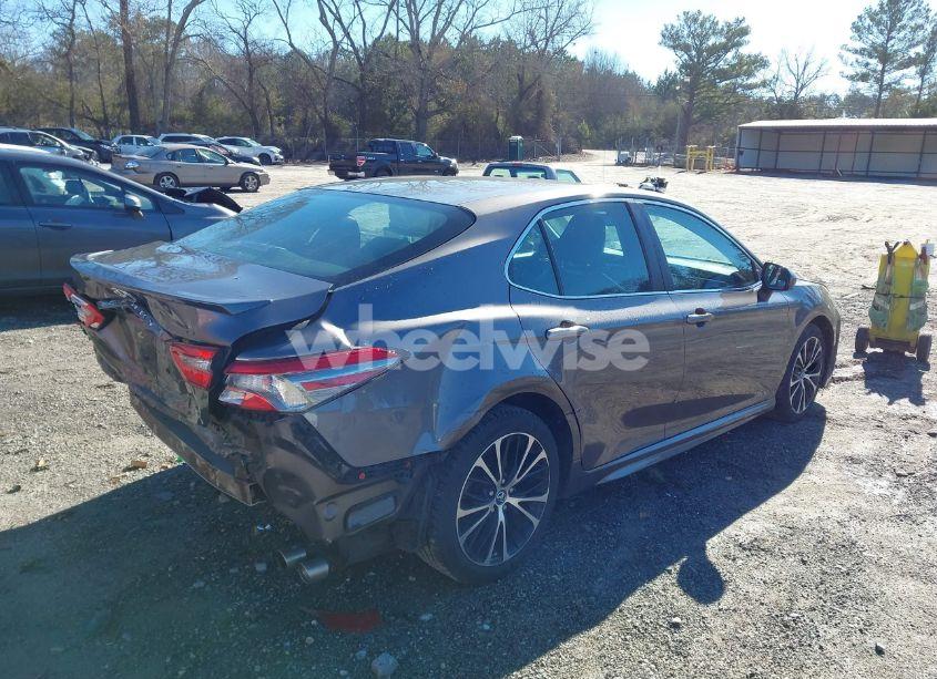 Photo 4 of 2018 Toyota Camry SE (VIN 4T1B11HKXJU041999)