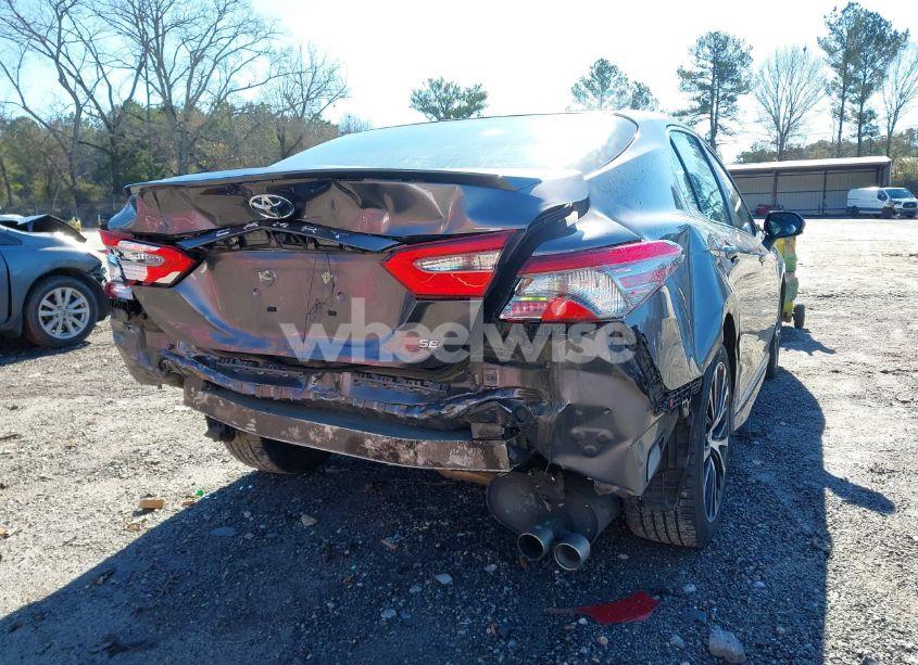 Photo 6 of 2018 Toyota Camry SE (VIN 4T1B11HKXJU041999)