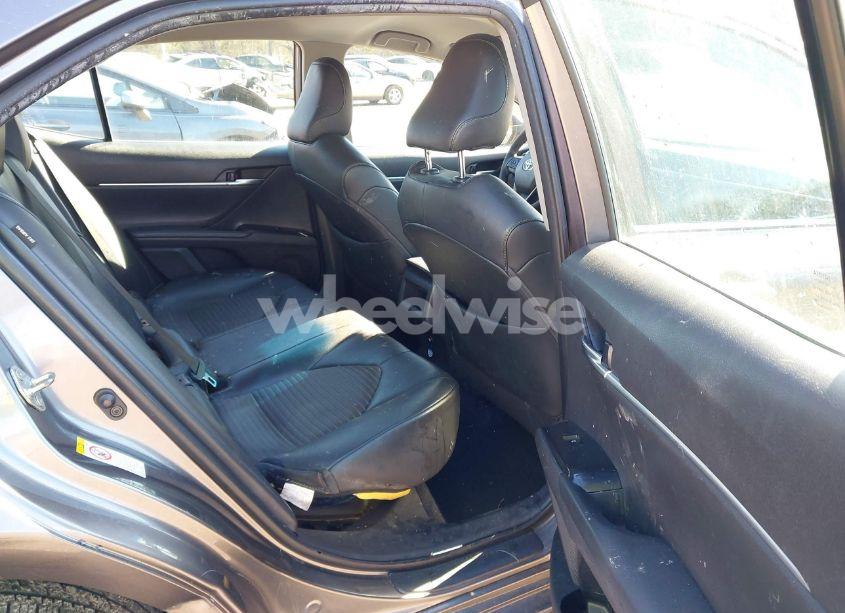 Photo 8 of 2018 Toyota Camry SE (VIN 4T1B11HKXJU041999)