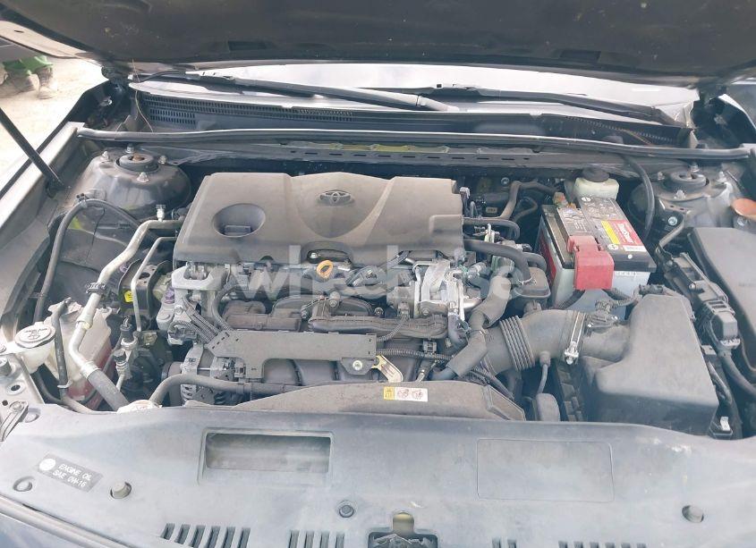 Photo 10 of 2018 Toyota Camry LE (VIN 4T1B11HKXJU058771)